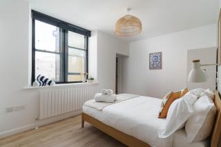 Contemporary First Floor Apartment Central Penzance - 6