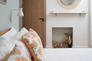 Contemporary First Floor Apartment Central Penzance - 1