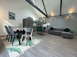 Modern~ Reverse Level~2 bed~Townhouse~Central~Penzance - 4
