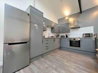 Modern~ Reverse Level~2 bed~Townhouse~Central~Penzance - 3