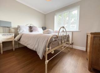 Modern 3 bed Bungalow with parking, private garden - 3
