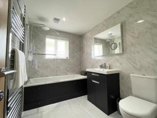 Modern 3 bed Bungalow with parking, private garden - 4