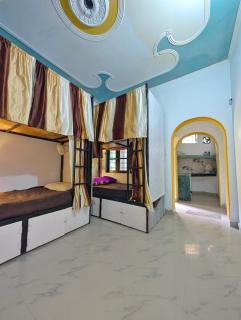 Hobbit House Hostel - 2