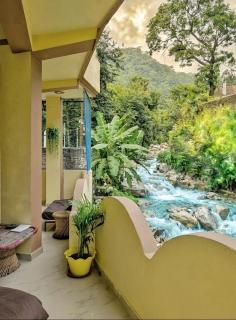 Hobbit House Hostel - 8