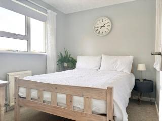 Falmouth Oasis with sub-tropical garden & parking - 2