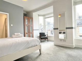 Spacious Home Near Seafront & Train Station 5 Bed Sleeps 10- Central Penzance - 7