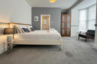 Spacious Home Near Seafront & Train Station 5 Bed Sleeps 10- Central Penzance - 4