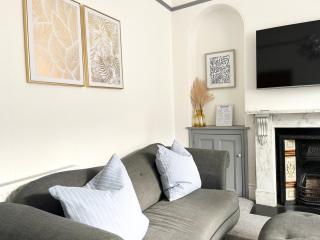 Spacious Home Near Seafront & Train Station 5 Bed Sleeps 10- Central Penzance - 1