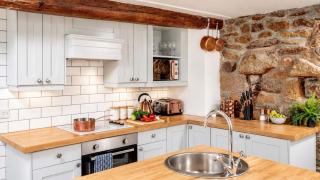 Boatsman's Cottage- sleeps 4- Garage- Mousehole - 4