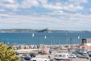 Harbourside apartment with seaviews and parking - 0