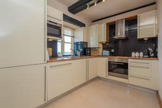 Harbourside apartment with seaviews and parking - 3