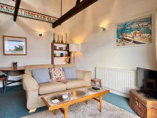 Harbourside apartment with seaviews and parking - 7