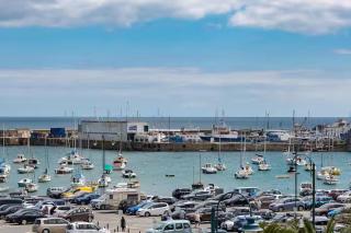 Harbourside apartment with seaviews and parking - 2