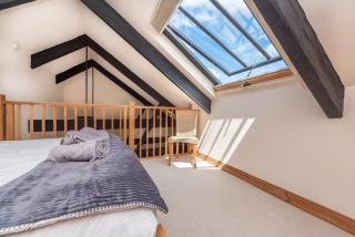 Harbourside apartment with seaviews and parking - 1