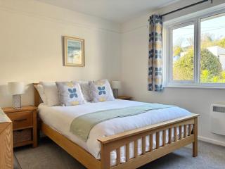 Harlowe Mousehole Hideaway two bedrooms with parking - 8