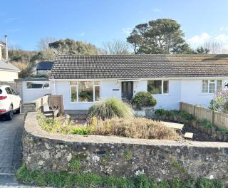 Harlowe Mousehole Hideaway two bedrooms with parking - 4