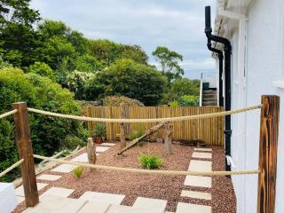 Harlowe Mousehole Hideaway two bedrooms with parking - 3
