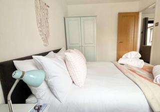 Kenegie View, Bright & Vibrant 2-Bedroom with Shared facilities on site! - 1