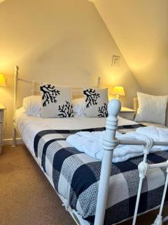 Stunning Views of Whitby Habour - 4