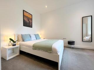 Spacious Apartment~Parking~Close to Seafront - 8