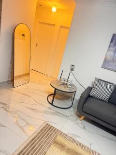 Quiet, Laid back and Mature Apartment - 8