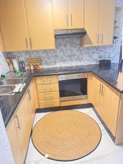 Quiet, Laid back and Mature Apartment - 5