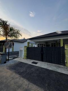 Nadeemhome near pantai puteri - 0