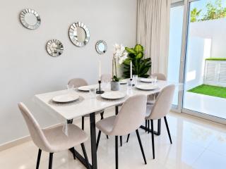 Damac Hills 2 Villa Pool Front + Waterpark Access - 8