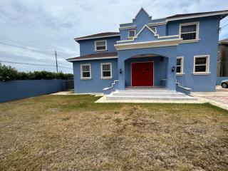 ShaDow Villa - 3 Bedroom House Near Airport - 0
