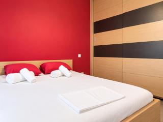 5 min from Papageorgiou Free Indoor Parking - 5