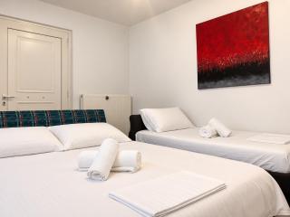 5 min from Papageorgiou Free Indoor Parking - 2