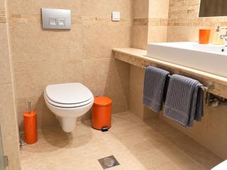 5 min from Papageorgiou Free Indoor Parking - 1