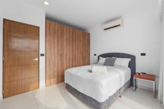 Zoho Skies 3BR Rooftop Pool Parking - 8