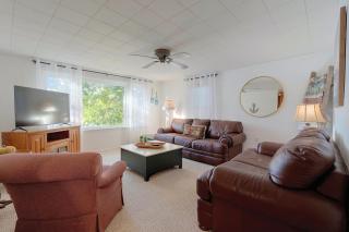 Lakefront Cabin w/ Patio in Havana! - 8
