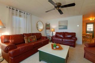 Lakefront Cabin w/ Patio in Havana! - 6