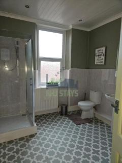 Rectory5 - 5 bedroom 7 beds Parking Perfect for Contractors - 8
