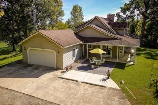 Family Friendly! Private Lake w/ Room to Roam - 8