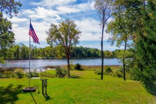 Family Friendly! Private Lake w/ Room to Roam - 5