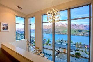 Vistas Paradise - Spacious Dual Livings with Spa - 0