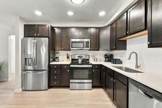 Comfortable 3BR Family Getaway Top Location - 1