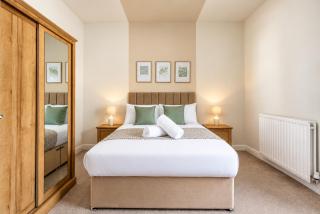 Spacious 3BR House Sleeps 6 LONG STAYS - 4