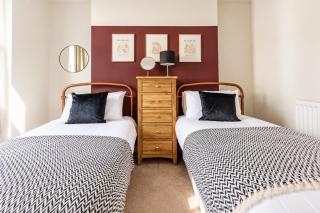 Spacious 3BR House Sleeps 6 LONG STAYS - 3