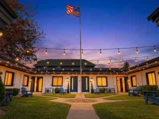 Franklin Park Studio, Charming Courtyard - 4