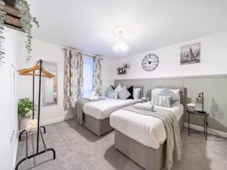Sittingbourne 2 Bed 2 Bath - Free Parking - Station 5 min walk - 8