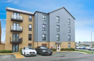 Sittingbourne 2 Bed 2 Bath - Free Parking - Station 5 min walk - 7