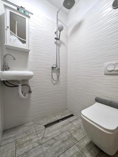 Cozy Ground Level Studio - 4
