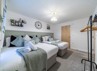 Sittingbourne 2 Bed 2 Bath - Free Parking - Station 5 min walk - 2