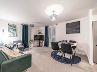Sittingbourne 2 Bed 2 Bath - Free Parking - Station 5 min walk - 1