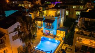 Kalkan Merkezde Havuzlu Apart - 9