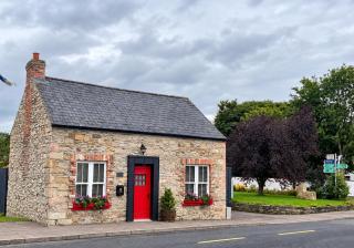 Cottage Sleeps 5 with Parking and Garden - 9